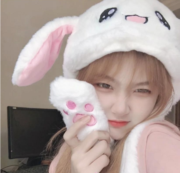 妹妹身材好很性感，小鸟依人型